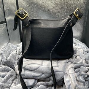 671 Coach #9966 black leather legacy zip bag Preowned beauty